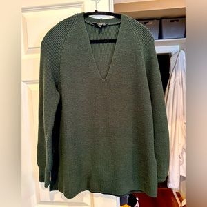 Athleta oversized dark green v neck sweater size xs